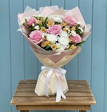 Букет цветов из:  Гвоздики, Орхидеи и Розы в Нагорное