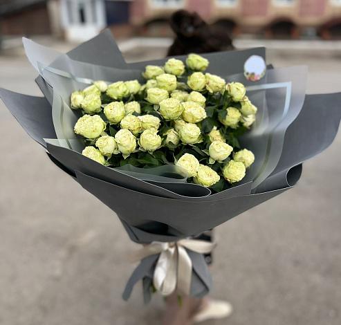 Букет Белые кустовые розы Солинеро в Нагорное