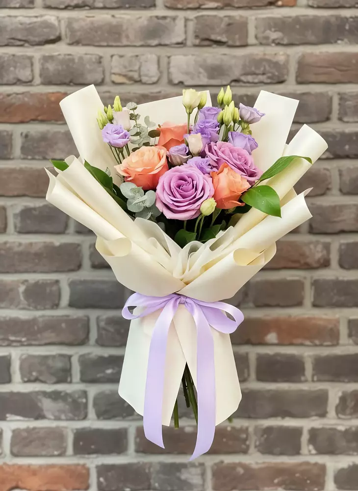 Букет цветов из: Лизиантусы и Розы в Нагорное