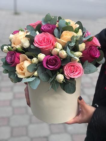 Цветочная композиция из Розы в шляпной коробке в Нагорное