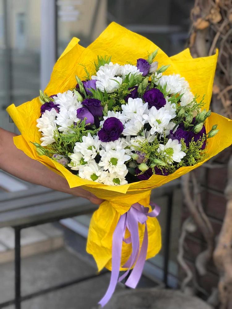 Букет цветов из: Ирисы, Хризантемы и Ромашки в Нагорное