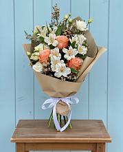 Букет цветов из:  Альстромерии, Лизиантусы, Розы и Хризантемы в Нагорное