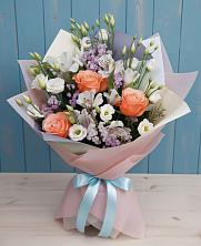 Букет цветов из:  Лизиантусы, Розы, Альстромерии и Гипсофила в Нагорное