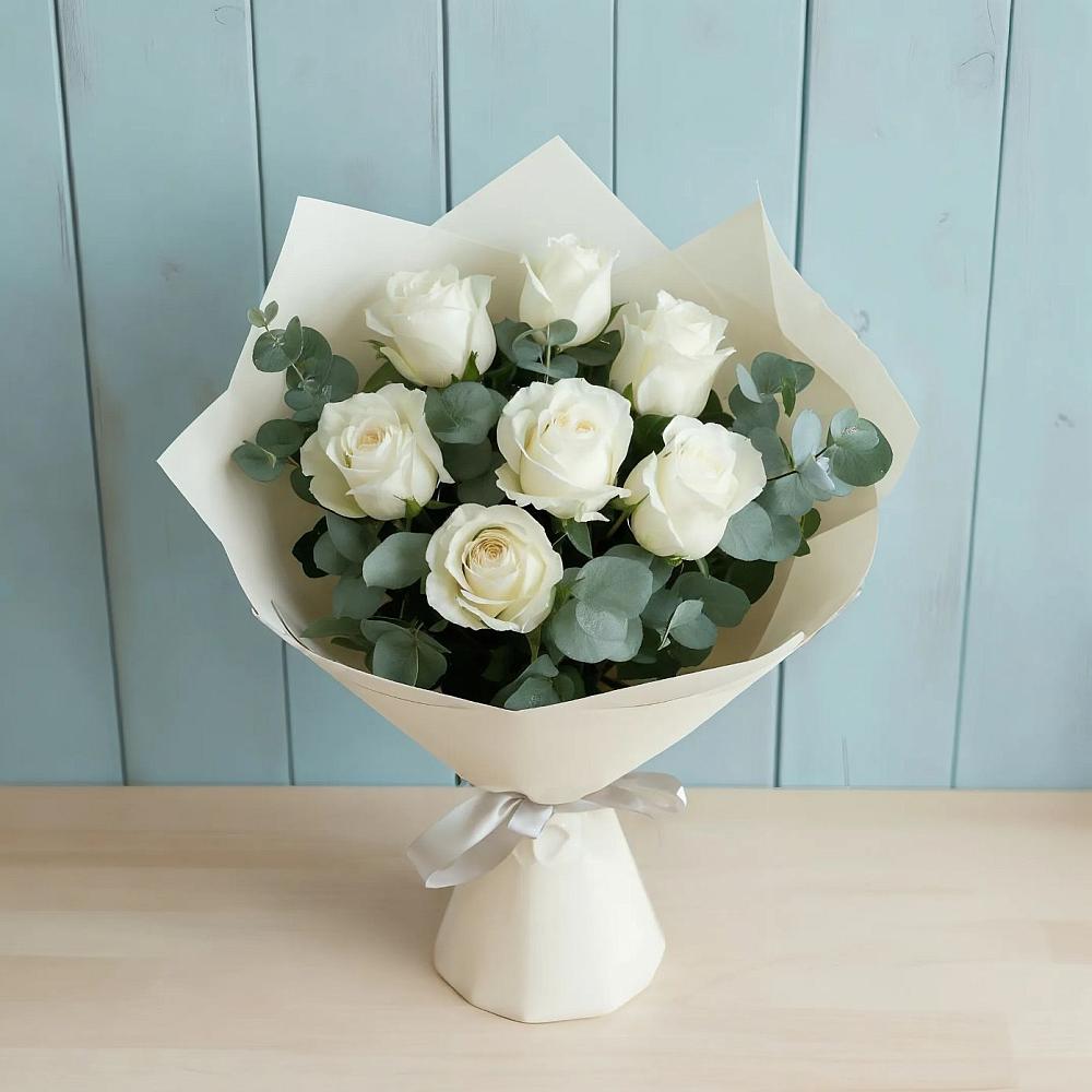 Букет Белые розы в Эвкалипте в Нагорное