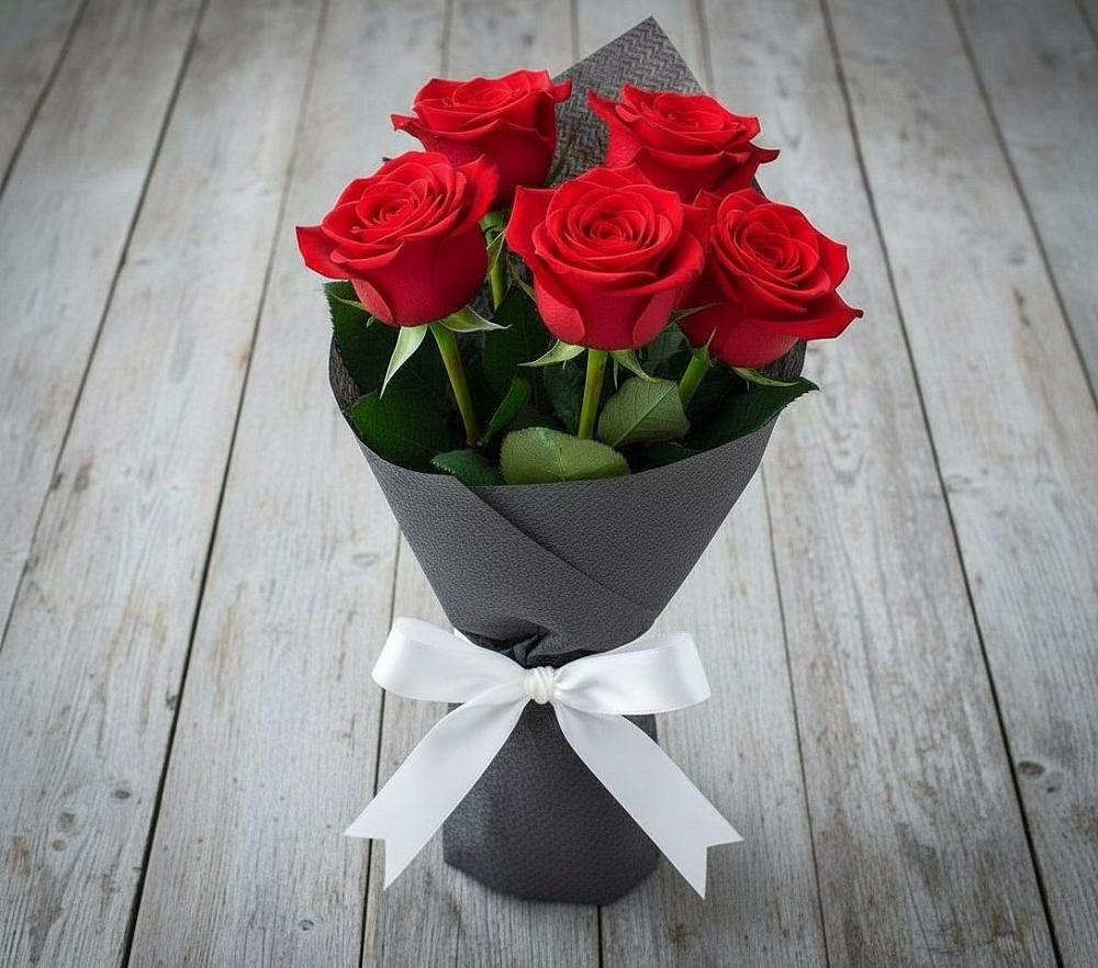 Букет 5 Красных роз Эдлесс Лав в Нагорное
