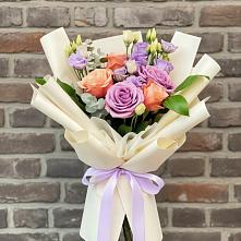Букет цветов из:  Лизиантусы и Розы в Нагорное