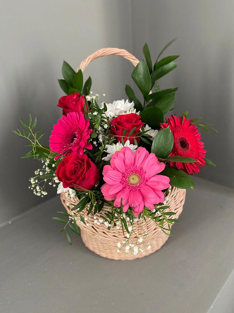 Цветочная композиция из Розы, Хризантемы и Герберы в корзине в Нагорное