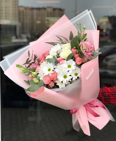 Букет цветов из: Розы, Лизиантусы и Хризантемы в Нагорное