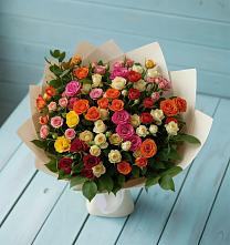 Букет Микс из разноцветных кустовых роз в Нагорное